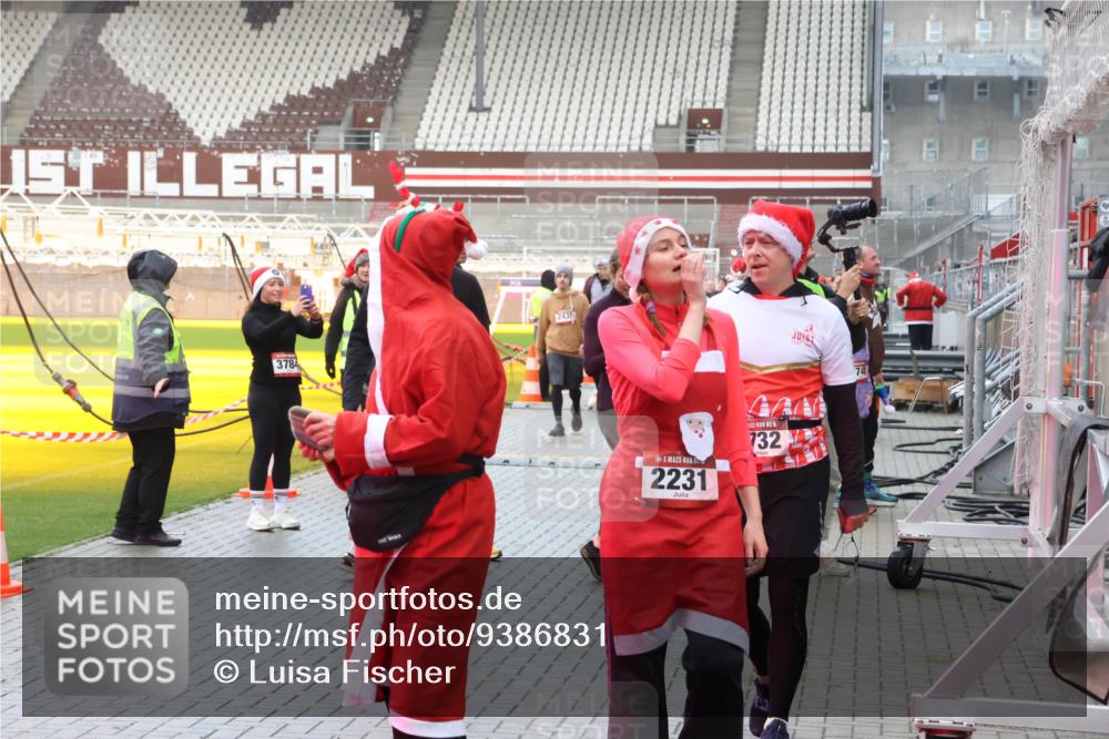 07.12.2025 - St. Pauli X-Mass-Run No. 15 Luisa Fischer http://msf.ph/oto/9386831 07.12.2025 11:42:27 Ziel 3784, 243, 444, 732, 748, 2231, 15, 462, 465, 1801, 1834, 2231, 2291, 2435, 3222, 3479, 3555, 3717, 3718, 3732, 3755, 3757, 3764, 3784, 3810, 3903, 3905, 3906, 3908, 3922, 3923, 4605, 4614 meine-sportfotos.de