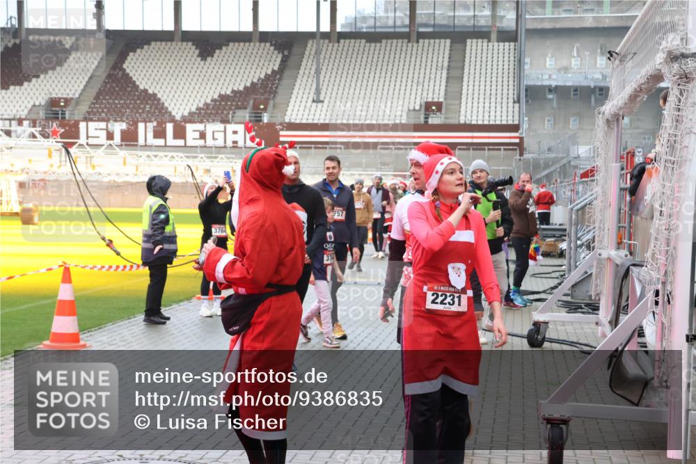07.12.2025 - St. Pauli X-Mass-Run No. 15 Luisa Fischer http://msf.ph/oto/9386835 07.12.2025 11:42:28 Ziel 1, 3784, 37, 757, 2231, 15, 462, 465, 1801, 1834, 2231, 2291, 2435, 3222, 3479, 3555, 3717, 3718, 3755, 3757, 3764, 3784, 3810, 3903, 3905, 3906, 3908, 3922, 3923, 4605, 4614 meine-sportfotos.de
