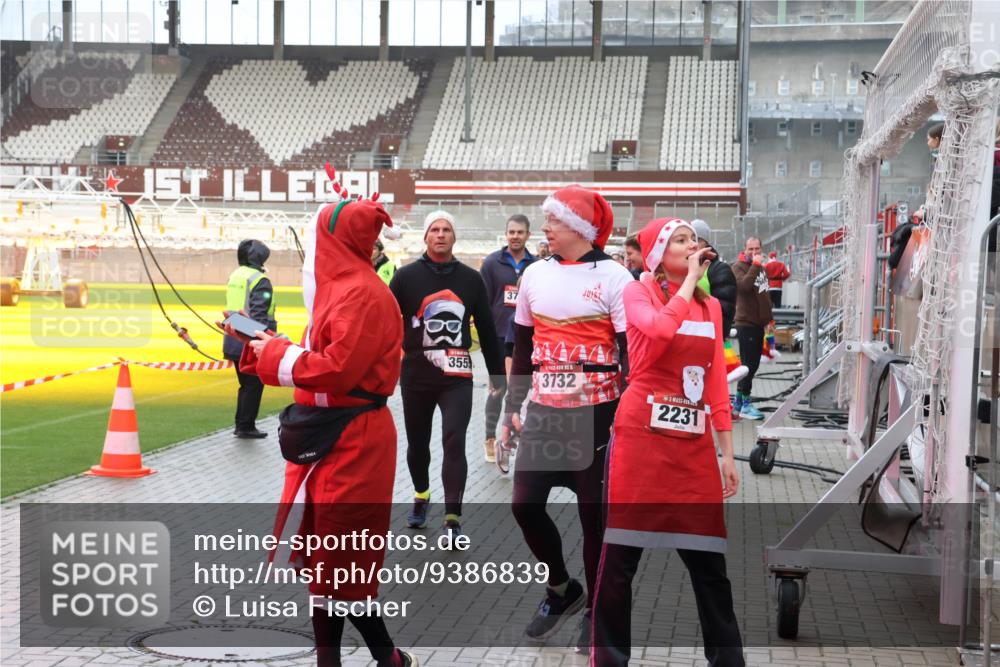 07.12.2025 - St. Pauli X-Mass-Run No. 15 Luisa Fischer http://msf.ph/oto/9386839 07.12.2025 11:42:28 Ziel 37, 355, 1444, 3732, 83, 2231, 15, 462, 465, 1801, 1834, 2231, 2291, 2435, 3222, 3479, 3555, 3717, 3718, 3755, 3757, 3764, 3784, 3810, 3903, 3905, 3906, 3908, 3922, 3923, 4605, 4614 meine-sportfotos.de