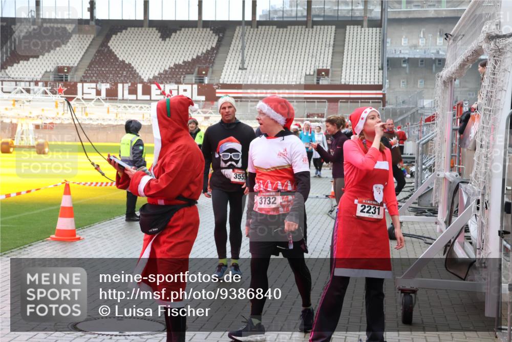 07.12.2025 - St. Pauli X-Mass-Run No. 15 Luisa Fischer http://msf.ph/oto/9386840 07.12.2025 11:42:29 Ziel 355, 3732, 2231, 15, 462, 465, 1801, 1834, 2231, 2291, 2435, 3222, 3479, 3555, 3717, 3718, 3755, 3757, 3764, 3784, 3810, 3903, 3905, 3906, 3908, 3922, 3923, 4605, 4614 meine-sportfotos.de