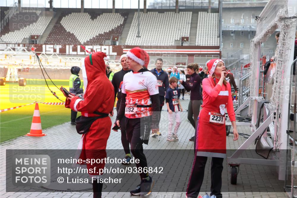 07.12.2025 - St. Pauli X-Mass-Run No. 15 Luisa Fischer http://msf.ph/oto/9386842 07.12.2025 11:42:29 Ziel 1, 3732, 757, 3764, 2231, 15, 462, 465, 1801, 1834, 2231, 2291, 2435, 3222, 3479, 3555, 3717, 3718, 3755, 3757, 3764, 3784, 3810, 3903, 3905, 3906, 3908, 3922, 3923, 4605, 4614 meine-sportfotos.de