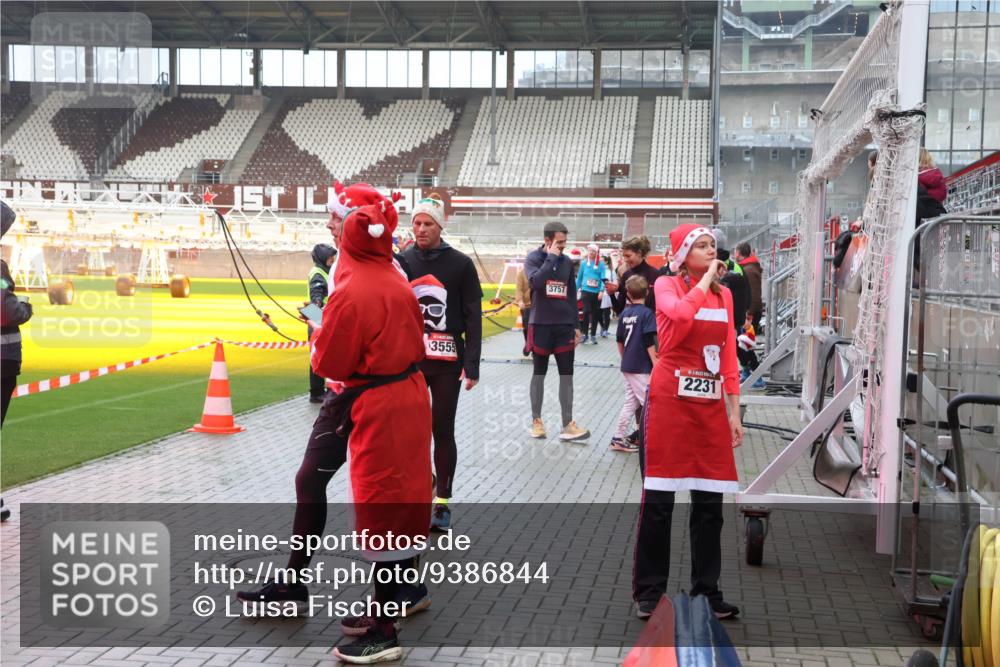 07.12.2025 - St. Pauli X-Mass-Run No. 15 Luisa Fischer http://msf.ph/oto/9386844 07.12.2025 11:42:30 Ziel 3555, 3757, 2231, 15, 462, 465, 1288, 1834, 2231, 2291, 2435, 3222, 3479, 3555, 3717, 3718, 3757, 3810, 3903, 3905, 3906, 3908, 3922, 3923, 4605, 4614 meine-sportfotos.de