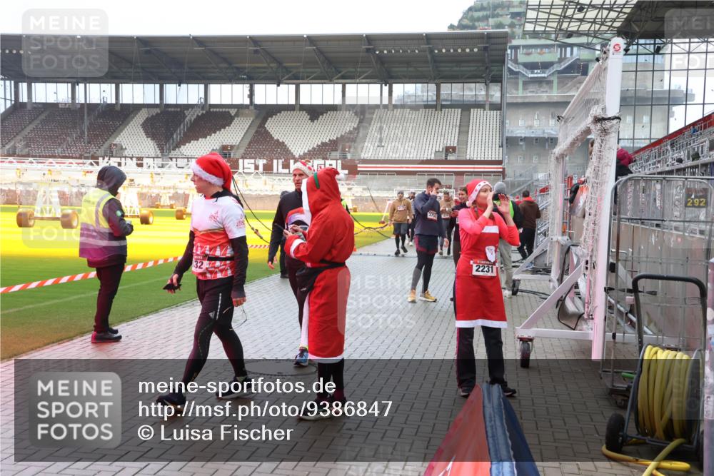 07.12.2025 - St. Pauli X-Mass-Run No. 15 Luisa Fischer http://msf.ph/oto/9386847 07.12.2025 11:42:30 Ziel 1, 3757, 2231, 292, 15, 462, 465, 1288, 1834, 2231, 2291, 2435, 3222, 3479, 3555, 3717, 3718, 3757, 3810, 3903, 3905, 3906, 3908, 3922, 3923, 4605, 4614 meine-sportfotos.de