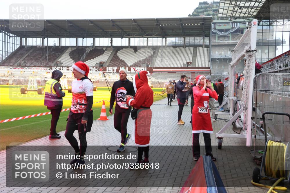 07.12.2025 - St. Pauli X-Mass-Run No. 15 Luisa Fischer http://msf.ph/oto/9386848 07.12.2025 11:42:31 Ziel 3132, 1, 355, 2231, 292, 15, 462, 465, 1288, 1834, 2231, 2291, 2435, 3222, 3479, 3555, 3717, 3718, 3810, 3903, 3905, 3906, 3908, 3922, 3923, 4605, 4614 meine-sportfotos.de