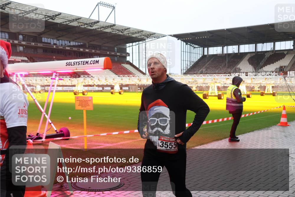 07.12.2025 - St. Pauli X-Mass-Run No. 15 Luisa Fischer http://msf.ph/oto/9386859 07.12.2025 11:42:35 Ziel 3555, 15, 462, 465, 1288, 1834, 2231, 2291, 2435, 3222, 3479, 3555, 3717, 3718, 3810, 3903, 3905, 3906, 3908, 3922, 3923, 4600, 4605, 4606, 4614 meine-sportfotos.de