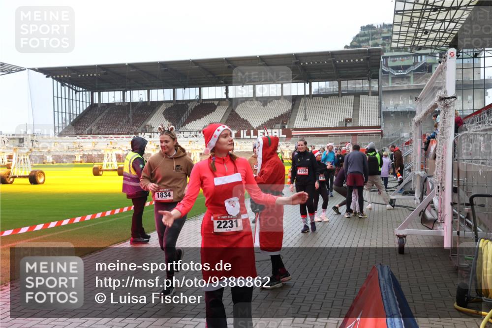 07.12.2025 - St. Pauli X-Mass-Run No. 15 Luisa Fischer http://msf.ph/oto/9386862 07.12.2025 11:42:39 Ziel 1834, 2231, 1658, 378, 15, 462, 465, 1288, 1834, 2291, 2435, 3479, 3717, 3718, 3810, 3903, 3905, 3906, 3908, 3922, 3923, 4600, 4605, 4606, 4614 meine-sportfotos.de