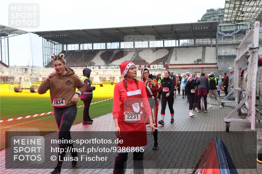 07.12.2025 - St. Pauli X-Mass-Run No. 15 Luisa Fischer http://msf.ph/oto/9386865 07.12.2025 11:42:39 Ziel 1834, 2231, 1658, 378, 15, 462, 465, 1288, 1834, 2291, 2435, 3479, 3717, 3718, 3810, 3903, 3905, 3906, 3908, 3922, 3923, 4600, 4605, 4606, 4614 meine-sportfotos.de