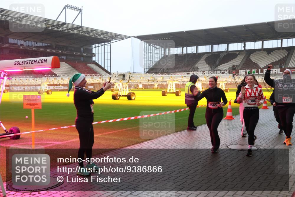 07.12.2025 - St. Pauli X-Mass-Run No. 15 Luisa Fischer http://msf.ph/oto/9386866 07.12.2025 10:21:37 Ziel 2565, 1386, 1407, 149, 270, 392, 1326, 1386, 1407, 1898, 1900, 2173, 2565, 2799, 2927, 3062, 3091, 3384, 3540, 3541, 3848, 3849, 3984, 3988, 4117, 4338 meine-sportfotos.de