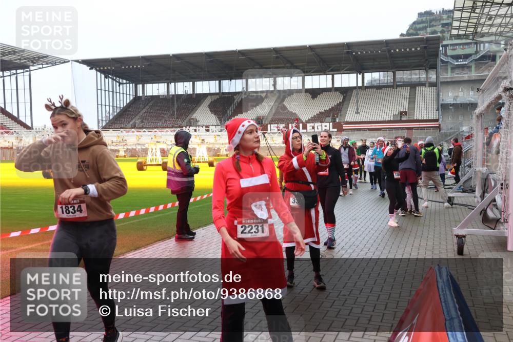 07.12.2025 - St. Pauli X-Mass-Run No. 15 Luisa Fischer http://msf.ph/oto/9386868 07.12.2025 11:42:40 Ziel 1834, 5, 2231, 15, 33, 3711, 15, 462, 465, 976, 1288, 1834, 2291, 2435, 3479, 3717, 3718, 3810, 3903, 3905, 3906, 3908, 3922, 3923, 4600, 4605, 4606, 4614 meine-sportfotos.de