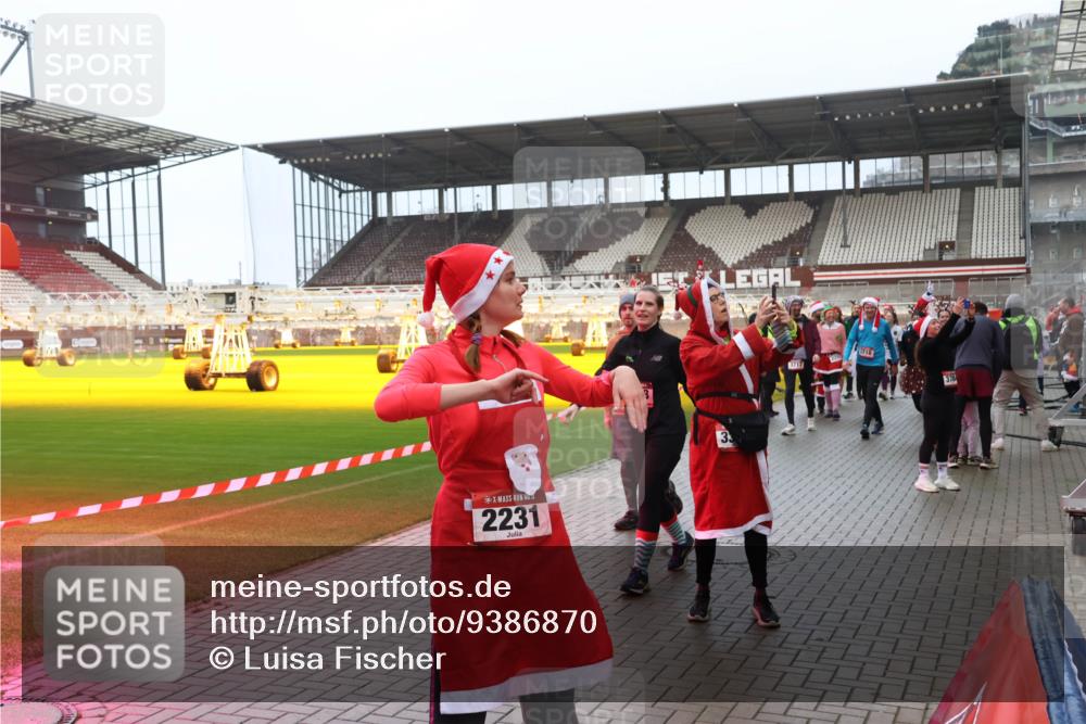07.12.2025 - St. Pauli X-Mass-Run No. 15 Luisa Fischer http://msf.ph/oto/9386870 07.12.2025 11:42:41 Ziel 2231, 33, 1717, 15, 462, 465, 976, 1288, 1834, 2291, 3717, 3718, 3810, 3903, 3905, 3906, 3908, 3922, 3923, 4600, 4605, 4606, 4614 meine-sportfotos.de