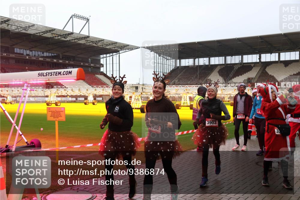 07.12.2025 - St. Pauli X-Mass-Run No. 15 Luisa Fischer http://msf.ph/oto/9386874 07.12.2025 11:42:46 Ziel 2, 3903, 908, 3717, 371, 15, 462, 465, 976, 1288, 1834, 2291, 3717, 3718, 3810, 3903, 3905, 3906, 3908, 3922, 3923, 4600, 4605, 4606, 4614 meine-sportfotos.de