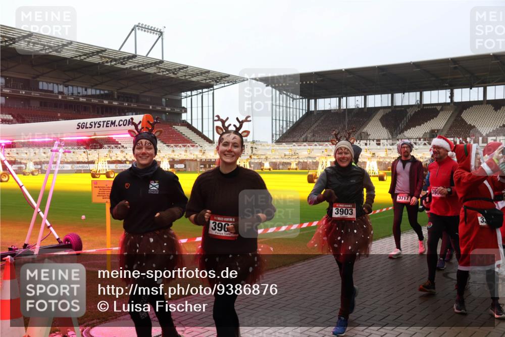 07.12.2025 - St. Pauli X-Mass-Run No. 15 Luisa Fischer http://msf.ph/oto/9386876 07.12.2025 11:42:47 Ziel 0, 15, 39, 3903, 390, 3, 15, 462, 465, 976, 1288, 1834, 2291, 3717, 3810, 3903, 3905, 3906, 3908, 3922, 3923, 4600, 4605, 4606, 4614 meine-sportfotos.de