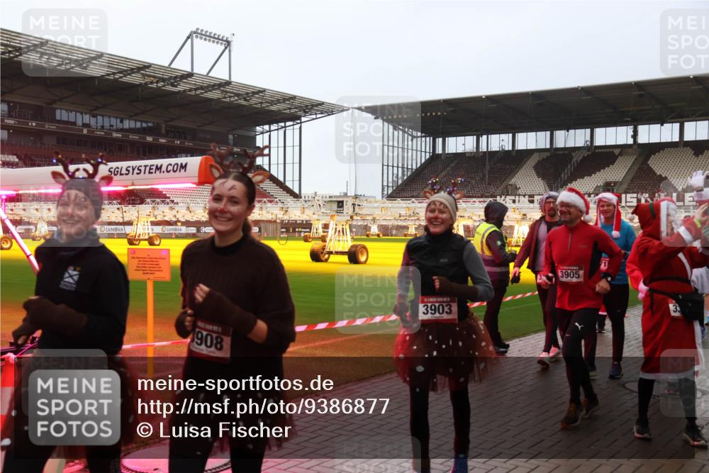 07.12.2025 - St. Pauli X-Mass-Run No. 15 Luisa Fischer http://msf.ph/oto/9386877 07.12.2025 11:42:47 Ziel 9, 5, 908, 3903, 3905, 15, 462, 465, 976, 1288, 1834, 2291, 3717, 3810, 3903, 3905, 3906, 3908, 3922, 3923, 4600, 4605, 4606, 4614 meine-sportfotos.de