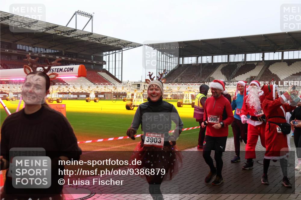 07.12.2025 - St. Pauli X-Mass-Run No. 15 Luisa Fischer http://msf.ph/oto/9386879 07.12.2025 11:42:47 Ziel 15, 390, 1, 5, 3903, 371, 3905, 3906, 33, 15, 462, 465, 976, 1288, 1834, 2291, 3717, 3810, 3903, 3905, 3906, 3908, 3922, 3923, 4600, 4605, 4606, 4614 meine-sportfotos.de