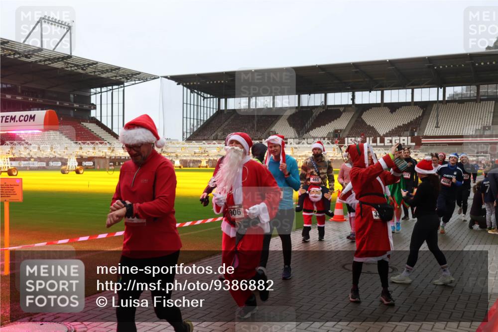 07.12.2025 - St. Pauli X-Mass-Run No. 15 Luisa Fischer http://msf.ph/oto/9386882 07.12.2025 11:42:48 Ziel 906, 465, 4614, 4606, 600, 15, 320, 323, 462, 465, 976, 1288, 1834, 2291, 3717, 3810, 3903, 3905, 3906, 3908, 3922, 3923, 4600, 4605, 4606, 4614 meine-sportfotos.de