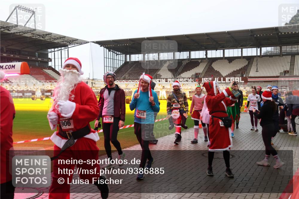 07.12.2025 - St. Pauli X-Mass-Run No. 15 Luisa Fischer http://msf.ph/oto/9386885 07.12.2025 11:42:49 Ziel 3717, 906, 3718, 465, 4605, 15, 320, 323, 462, 465, 976, 1288, 1834, 2291, 3435, 3717, 3810, 3903, 3905, 3906, 3908, 3922, 3923, 4600, 4605, 4606, 4614 meine-sportfotos.de