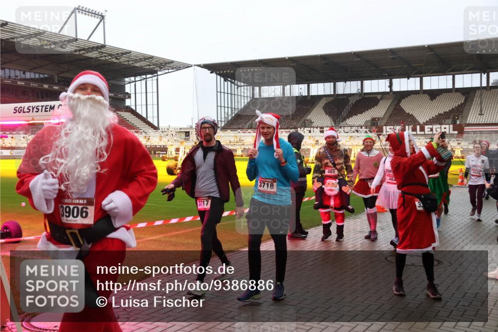 07.12.2025 - St. Pauli X-Mass-Run No. 15 Luisa Fischer http://msf.ph/oto/9386886 07.12.2025 11:42:49 Ziel 15, 3906, 3717, 3718, 465, 462, 33, 4605, 15, 320, 323, 462, 465, 976, 1288, 1834, 2291, 3435, 3717, 3810, 3903, 3905, 3906, 3908, 3922, 3923, 4600, 4605, 4606, 4614 meine-sportfotos.de