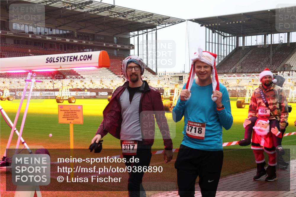 07.12.2025 - St. Pauli X-Mass-Run No. 15 Luisa Fischer http://msf.ph/oto/9386890 07.12.2025 11:42:50 Ziel 4, 15, 3717, 3718, 465, 15, 158, 172, 320, 323, 462, 465, 976, 1288, 1834, 2291, 3425, 3435, 3717, 3810, 3903, 3905, 3906, 3908, 3922, 3923, 4600, 4605, 4606, 4614 meine-sportfotos.de