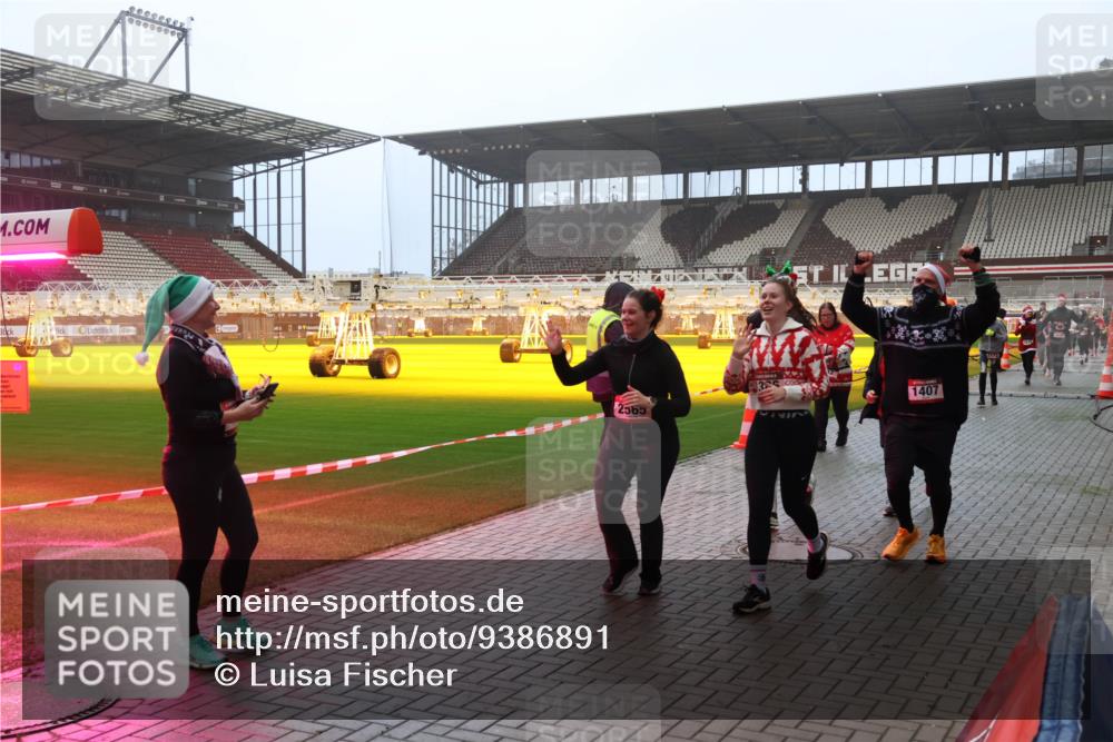 07.12.2025 - St. Pauli X-Mass-Run No. 15 Luisa Fischer http://msf.ph/oto/9386891 07.12.2025 10:21:37 Ziel 2565, 1407, 149, 270, 392, 1326, 1386, 1407, 1898, 1900, 2173, 2565, 2799, 2927, 3062, 3091, 3384, 3540, 3541, 3848, 3849, 3984, 3988, 4117, 4338 meine-sportfotos.de