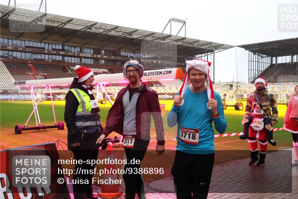 07.12.2025 - St. Pauli X-Mass-Run No. 15 Luisa Fischer http://msf.ph/oto/9386896 07.12.2025 11:42:51 Ziel 634, 3717, 5, 3718, 465, 15, 158, 172, 320, 323, 462, 465, 976, 1288, 1834, 2291, 3425, 3435, 3717, 3810, 3903, 3905, 3906, 3908, 3922, 3923, 3964, 3965, 4600, 4605, 4606, 4614 meine-sportfotos.de