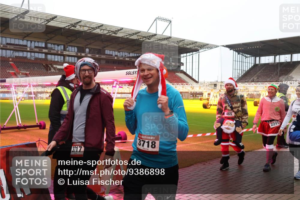 07.12.2025 - St. Pauli X-Mass-Run No. 15 Luisa Fischer http://msf.ph/oto/9386898 07.12.2025 11:42:52 Ziel 6, 3717, 5, 3718, 465, 2291, 158, 172, 320, 323, 462, 465, 976, 1288, 1834, 2291, 3425, 3435, 3717, 3810, 3903, 3905, 3906, 3908, 3922, 3923, 3964, 3965, 4600, 4605, 4606, 4614 meine-sportfotos.de