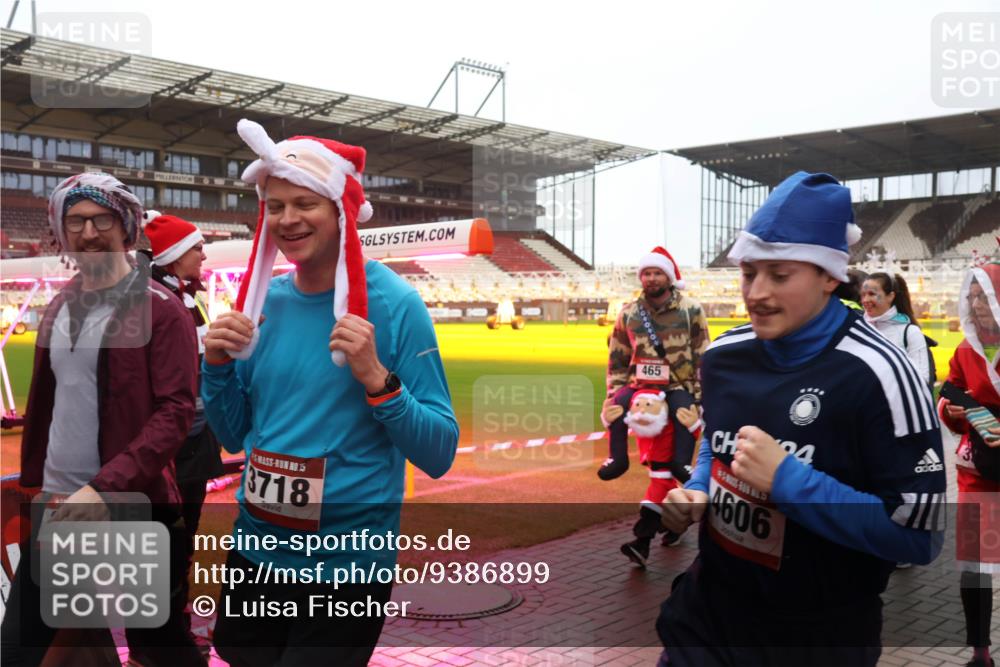 07.12.2025 - St. Pauli X-Mass-Run No. 15 Luisa Fischer http://msf.ph/oto/9386899 07.12.2025 11:42:52 Ziel 3718, 465, 4606, 158, 172, 320, 323, 462, 465, 976, 1288, 1834, 2291, 3425, 3435, 3717, 3810, 3903, 3905, 3906, 3908, 3922, 3923, 3964, 3965, 4600, 4605, 4606, 4614 meine-sportfotos.de