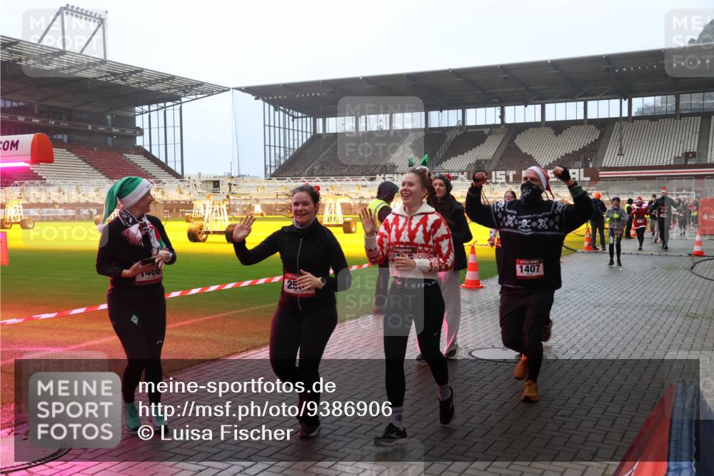 07.12.2025 - St. Pauli X-Mass-Run No. 15 Luisa Fischer http://msf.ph/oto/9386906 07.12.2025 10:21:38 Ziel 1400, 1407, 149, 270, 392, 1326, 1386, 1407, 1898, 1900, 2173, 2565, 2799, 2927, 3062, 3091, 3384, 3540, 3541, 3848, 3849, 3984, 3988, 4117, 4169, 4170, 4338 meine-sportfotos.de
