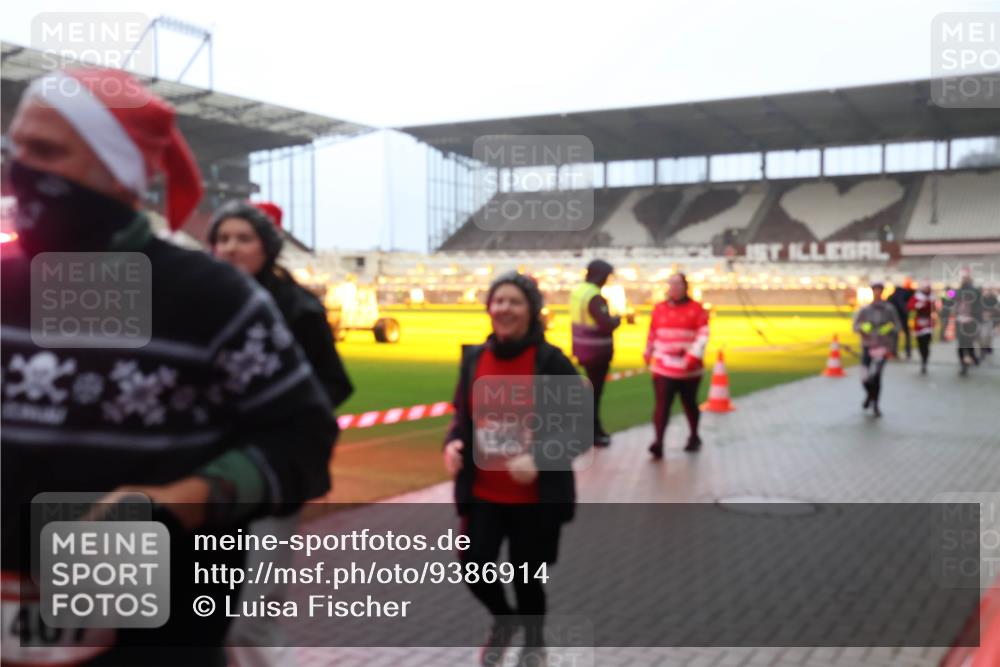 07.12.2025 - St. Pauli X-Mass-Run No. 15 Luisa Fischer http://msf.ph/oto/9386914 07.12.2025 10:21:40 Ziel 407, 1600, 149, 270, 1326, 1386, 1407, 1898, 1900, 2173, 2565, 2799, 2927, 2997, 3062, 3091, 3384, 3540, 3541, 3848, 3849, 3984, 3988, 4117, 4169, 4170, 4338 meine-sportfotos.de