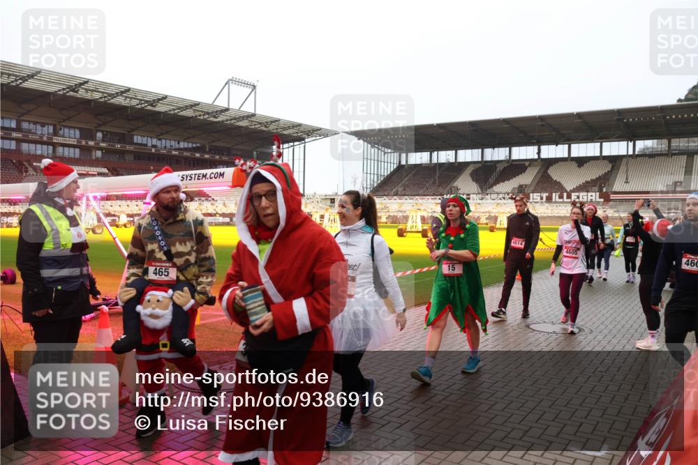 07.12.2025 - St. Pauli X-Mass-Run No. 15 Luisa Fischer http://msf.ph/oto/9386916 07.12.2025 11:42:54 Ziel 6334, 465, 15, 4614, 4605, 460, 158, 172, 320, 323, 462, 465, 976, 1288, 1834, 2291, 3425, 3435, 3810, 3903, 3905, 3906, 3908, 3922, 3923, 3964, 3965, 4600, 4605, 4606, 4614 meine-sportfotos.de