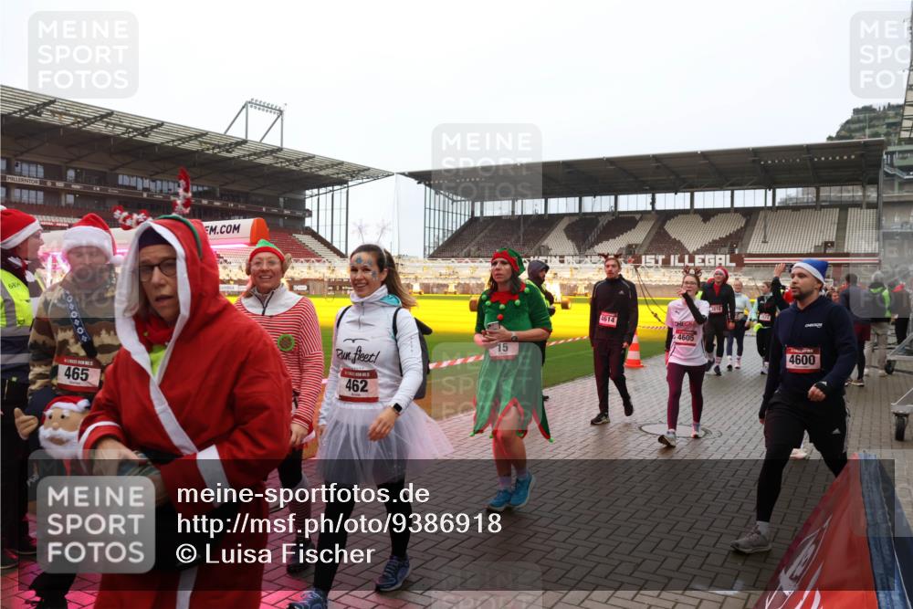 07.12.2025 - St. Pauli X-Mass-Run No. 15 Luisa Fischer http://msf.ph/oto/9386918 07.12.2025 11:42:54 Ziel 6334, 465, 462, 15, 4614, 4605, 4600, 158, 172, 320, 323, 462, 465, 976, 1288, 1834, 2291, 3425, 3435, 3810, 3903, 3905, 3906, 3908, 3922, 3923, 3964, 3965, 4600, 4605, 4606, 4614 meine-sportfotos.de