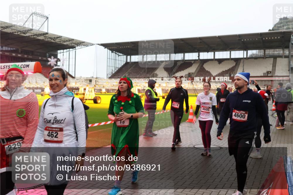07.12.2025 - St. Pauli X-Mass-Run No. 15 Luisa Fischer http://msf.ph/oto/9386921 07.12.2025 11:42:54 Ziel 229, 462, 15, 4614, 4605, 3410, 4600, 158, 172, 320, 323, 462, 465, 976, 1288, 1834, 2291, 3425, 3435, 3810, 3903, 3905, 3906, 3908, 3922, 3923, 3964, 3965, 4600, 4605, 4606, 4614 meine-sportfotos.de
