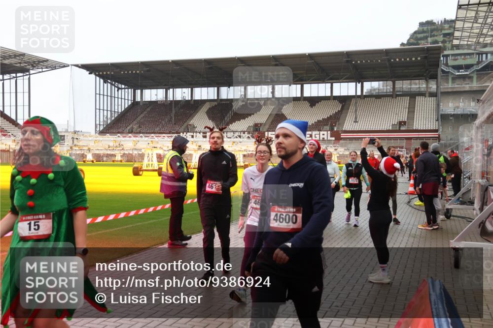 07.12.2025 - St. Pauli X-Mass-Run No. 15 Luisa Fischer http://msf.ph/oto/9386924 07.12.2025 11:42:55 Ziel 15, 46, 46, 4600, 3922, 158, 172, 320, 323, 462, 465, 976, 1288, 1834, 2291, 3425, 3435, 3576, 3672, 3810, 3903, 3905, 3906, 3908, 3922, 3964, 3965, 4600, 4605, 4606, 4614 meine-sportfotos.de