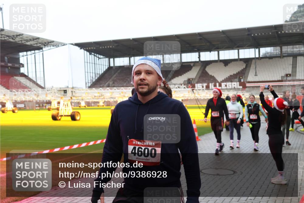 07.12.2025 - St. Pauli X-Mass-Run No. 15 Luisa Fischer http://msf.ph/oto/9386928 07.12.2025 11:42:56 Ziel 24, 15, 4600, 810, 3023, 158, 172, 320, 323, 462, 465, 976, 1288, 1834, 2291, 3425, 3435, 3576, 3579, 3672, 3810, 3903, 3905, 3906, 3908, 3964, 3965, 4600, 4605, 4606, 4614 meine-sportfotos.de