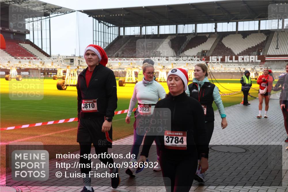 07.12.2025 - St. Pauli X-Mass-Run No. 15 Luisa Fischer http://msf.ph/oto/9386932 07.12.2025 11:43:01 Ziel 15, 3810, 3923, 92, 15, 3784, 976, 158, 172, 320, 323, 652, 976, 1288, 1834, 1975, 3425, 3435, 3576, 3579, 3663, 3672, 3810, 3903, 3905, 3906, 3908, 3953, 3964, 3965, 4600, 4606, 4614 meine-sportfotos.de