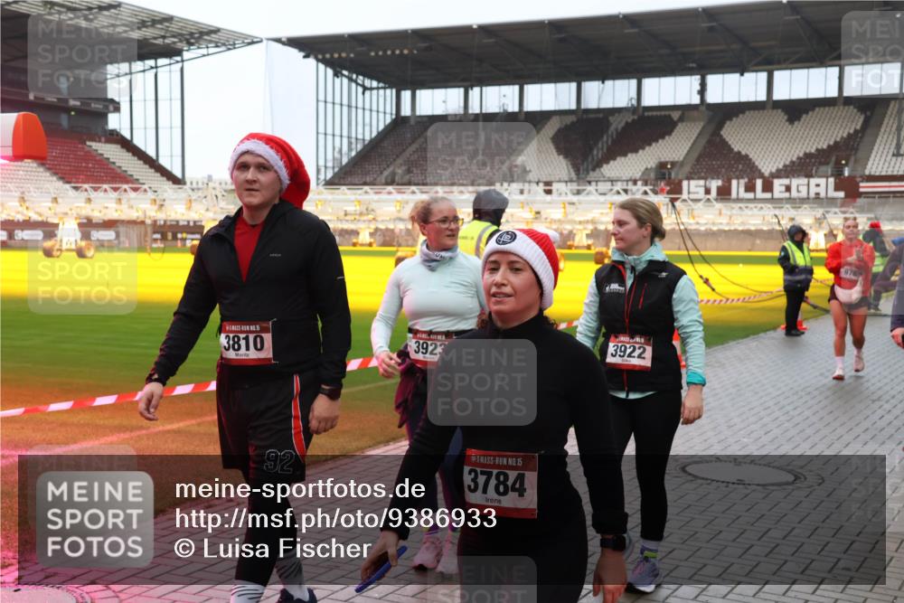 07.12.2025 - St. Pauli X-Mass-Run No. 15 Luisa Fischer http://msf.ph/oto/9386933 07.12.2025 11:43:01 Ziel 15, 3810, 3923, 3922, 92, 15, 3784, 976, 158, 172, 320, 323, 652, 976, 1288, 1834, 1975, 3425, 3435, 3576, 3579, 3663, 3672, 3810, 3903, 3905, 3906, 3908, 3953, 3964, 3965, 4600, 4606, 4614 meine-sportfotos.de