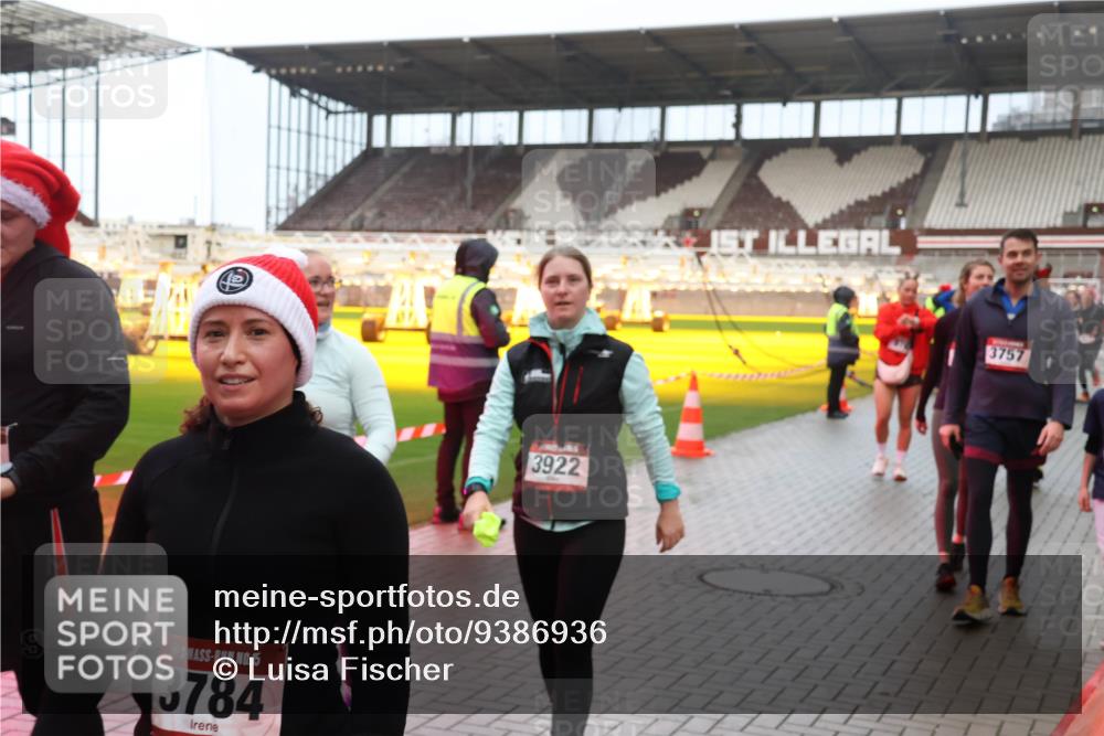 07.12.2025 - St. Pauli X-Mass-Run No. 15 Luisa Fischer http://msf.ph/oto/9386936 07.12.2025 11:43:02 Ziel 92, 15, 3784, 3922, 3757, 158, 172, 320, 323, 652, 976, 1288, 1834, 1975, 3425, 3435, 3576, 3579, 3663, 3672, 3810, 3903, 3905, 3906, 3908, 3953, 3964, 3965, 4600, 4606, 4614 meine-sportfotos.de
