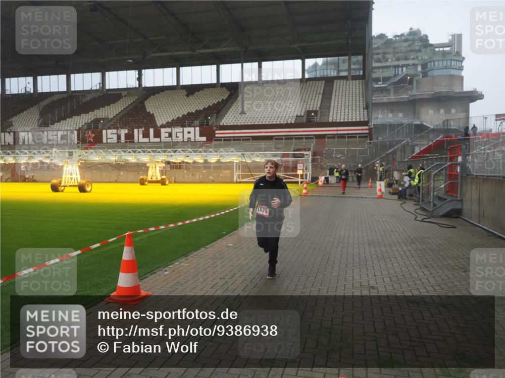 07.12.2025 - St. Pauli X-Mass-Run No. 15 Fabian Wolf http://msf.ph/oto/9386938 07.12.2025 10:16:55 Ziel 1620, 1989, 1997, 2694, 3633, 4356, 4359, 4769 meine-sportfotos.de