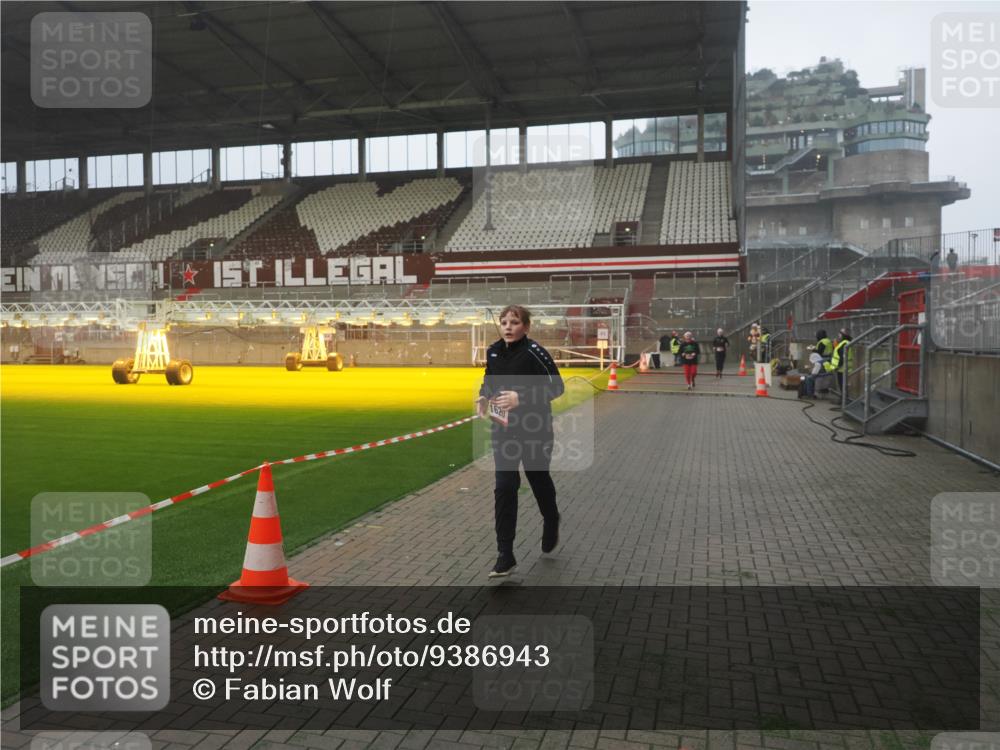 07.12.2025 - St. Pauli X-Mass-Run No. 15 Fabian Wolf http://msf.ph/oto/9386943 07.12.2025 10:16:55 Ziel 1620, 1989, 1997, 2694, 3633, 4356, 4359, 4769 meine-sportfotos.de