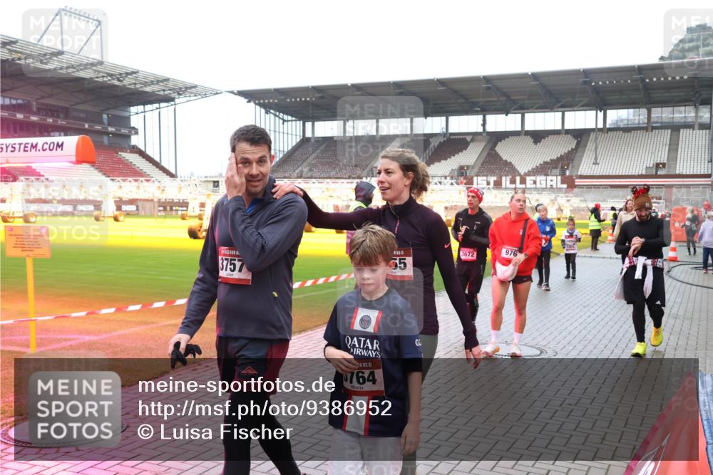 07.12.2025 - St. Pauli X-Mass-Run No. 15 Luisa Fischer http://msf.ph/oto/9386952 07.12.2025 11:43:06 Ziel 3757, 15, 55, 15, 764, 3672, 976, 158, 172, 320, 323, 652, 976, 1288, 1975, 3425, 3435, 3576, 3579, 3663, 3672, 3903, 3905, 3906, 3908, 3953, 3964, 3965, 4600, 4606, 4614 meine-sportfotos.de
