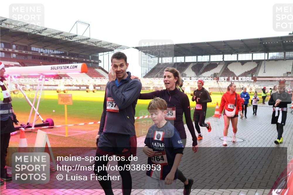 07.12.2025 - St. Pauli X-Mass-Run No. 15 Luisa Fischer http://msf.ph/oto/9386953 07.12.2025 11:43:07 Ziel 3757, 15, 55, 3672, 976, 15, 764, 158, 172, 320, 323, 652, 976, 1288, 1975, 3425, 3435, 3576, 3579, 3663, 3672, 3903, 3905, 3906, 3908, 3953, 3964, 3965, 4600, 4606, 4614 meine-sportfotos.de