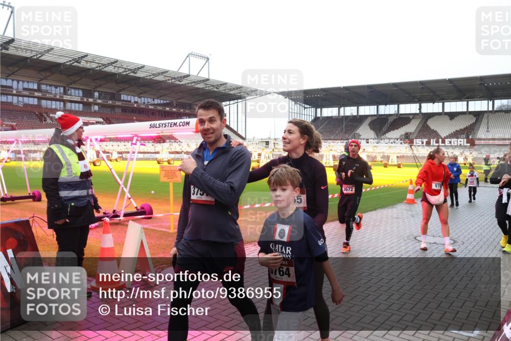 07.12.2025 - St. Pauli X-Mass-Run No. 15 Luisa Fischer http://msf.ph/oto/9386955 07.12.2025 11:43:07 Ziel 6314, 1, 375, 5, 3672, 976, 5, 764, 158, 172, 320, 323, 652, 976, 1288, 1975, 3425, 3435, 3576, 3579, 3663, 3672, 3903, 3905, 3906, 3908, 3953, 3964, 3965, 4600, 4606, 4614 meine-sportfotos.de