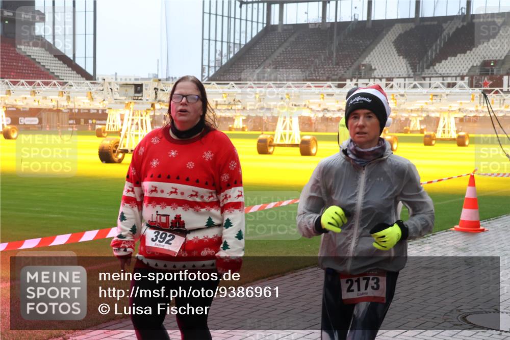 07.12.2025 - St. Pauli X-Mass-Run No. 15 Luisa Fischer http://msf.ph/oto/9386961 07.12.2025 10:21:43 Ziel 392, 232, 2173, 149, 270, 1326, 1386, 1407, 1898, 1900, 2173, 2565, 2799, 2927, 2997, 3062, 3091, 3384, 3540, 3541, 3848, 3849, 3984, 3988, 4117, 4158, 4169, 4170, 4338 meine-sportfotos.de