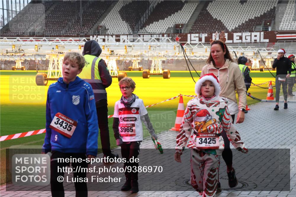 07.12.2025 - St. Pauli X-Mass-Run No. 15 Luisa Fischer http://msf.ph/oto/9386970 07.12.2025 11:43:13 Ziel 15, 3435, 15, 3965, 5, 15, 3425, 3579, 158, 172, 320, 323, 652, 976, 1288, 1975, 2230, 3425, 3435, 3576, 3579, 3663, 3672, 3953, 3964, 3965, 4600, 4606 meine-sportfotos.de