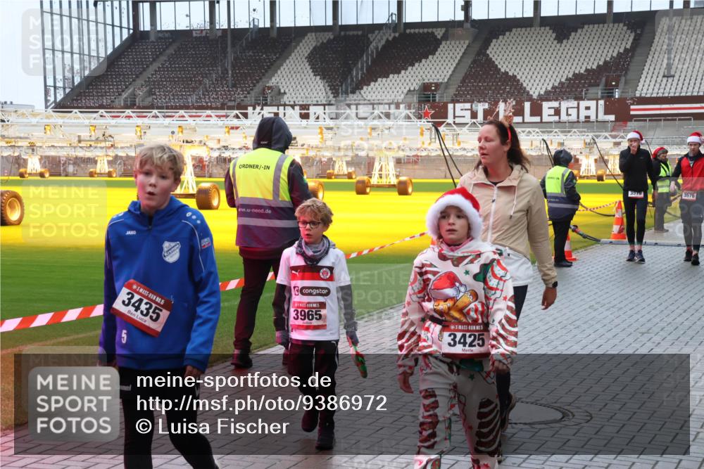 07.12.2025 - St. Pauli X-Mass-Run No. 15 Luisa Fischer http://msf.ph/oto/9386972 07.12.2025 11:43:14 Ziel 15, 3435, 5, 15, 3965, 5, 3425, 3579, 3576, 158, 172, 320, 323, 652, 976, 1288, 1975, 2230, 3425, 3435, 3576, 3579, 3663, 3672, 3953, 3964, 3965, 4600, 4606 meine-sportfotos.de
