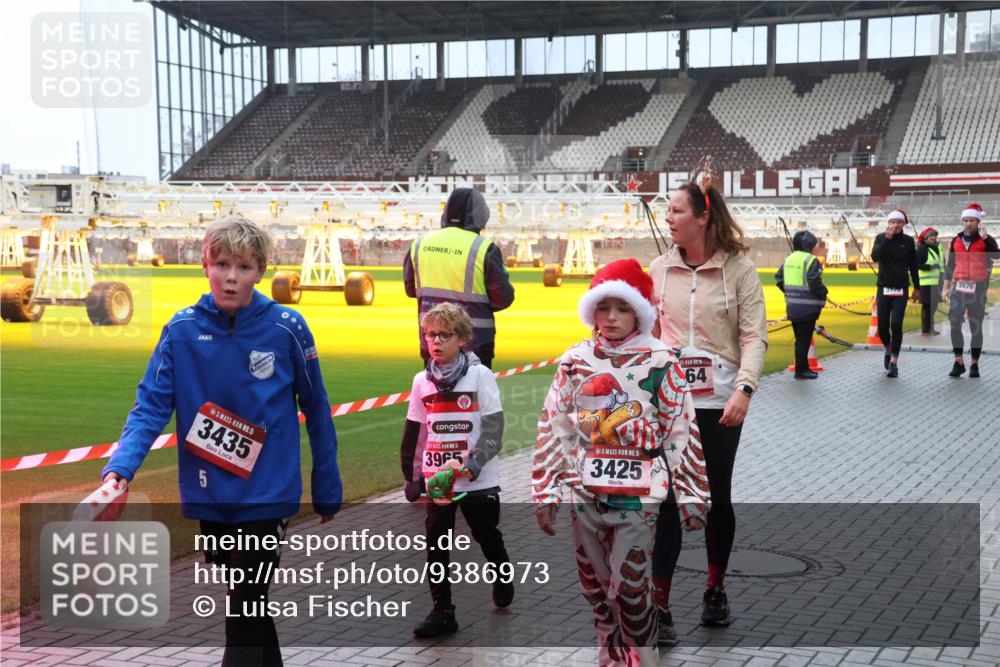 07.12.2025 - St. Pauli X-Mass-Run No. 15 Luisa Fischer http://msf.ph/oto/9386973 07.12.2025 11:43:14 Ziel 1874, 15, 3435, 15, 3965, 15, 3425, 64, 354, 3576, 158, 172, 320, 323, 652, 976, 1288, 1975, 2230, 3425, 3435, 3576, 3579, 3663, 3672, 3953, 3964, 3965, 4600, 4606 meine-sportfotos.de