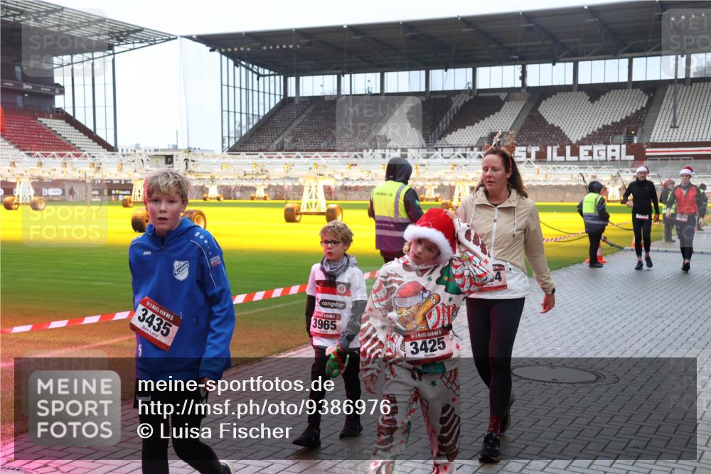 07.12.2025 - St. Pauli X-Mass-Run No. 15 Luisa Fischer http://msf.ph/oto/9386976 07.12.2025 11:43:15 Ziel 15, 3435, 3965, 15, 3425, 5576, 158, 172, 320, 323, 652, 976, 1288, 1975, 2230, 2669, 3425, 3435, 3576, 3579, 3663, 3672, 3953, 3964, 3965, 4600, 4606 meine-sportfotos.de