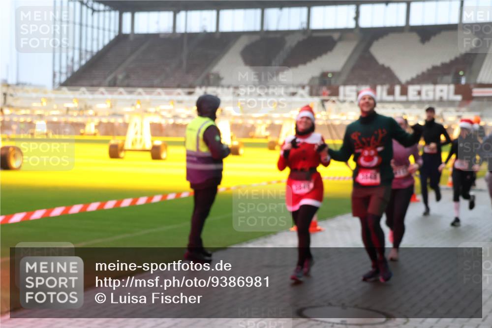07.12.2025 - St. Pauli X-Mass-Run No. 15 Luisa Fischer http://msf.ph/oto/9386981 07.12.2025 10:21:44 Ziel 149, 270, 1326, 1386, 1407, 1898, 1900, 2173, 2565, 2799, 2927, 2997, 3062, 3091, 3384, 3540, 3541, 3848, 3849, 3984, 3988, 4117, 4158, 4169, 4170, 4338 meine-sportfotos.de