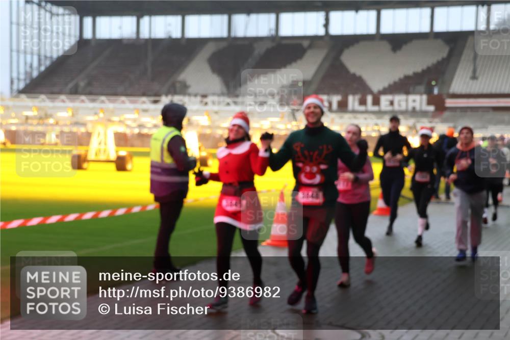 07.12.2025 - St. Pauli X-Mass-Run No. 15 Luisa Fischer http://msf.ph/oto/9386982 07.12.2025 10:21:45 Ziel 3148, 149, 270, 1326, 1386, 1407, 1898, 1900, 2173, 2565, 2799, 2927, 2997, 3062, 3091, 3384, 3540, 3541, 3848, 3849, 3984, 3988, 4117, 4158, 4169, 4170, 4338 meine-sportfotos.de