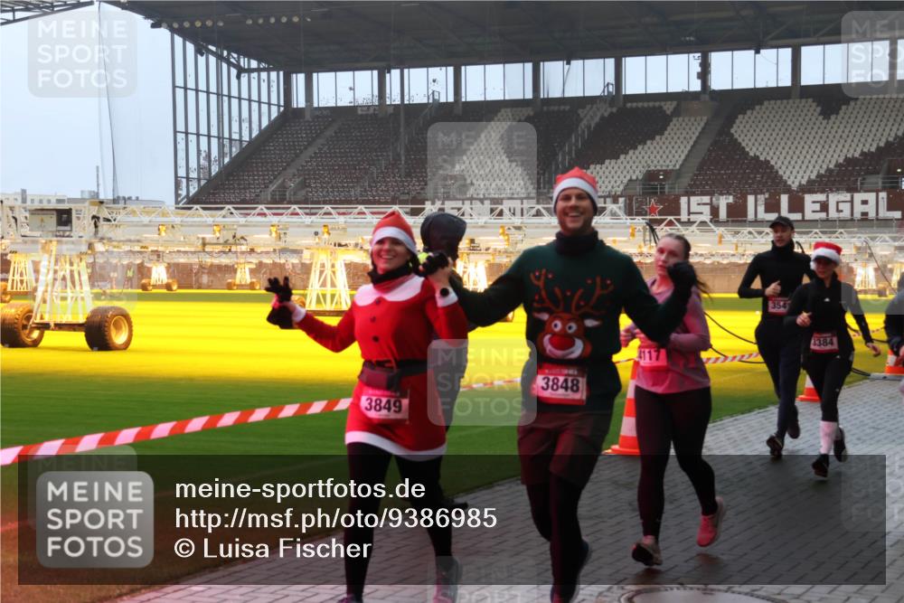 07.12.2025 - St. Pauli X-Mass-Run No. 15 Luisa Fischer http://msf.ph/oto/9386985 07.12.2025 10:21:45 Ziel 7894, 3849, 3848, 4117, 354, 3384, 149, 270, 1326, 1386, 1407, 1898, 1900, 2173, 2565, 2799, 2927, 2997, 3062, 3091, 3384, 3540, 3541, 3848, 3849, 3984, 3988, 4117, 4158, 4169, 4170, 4338 meine-sportfotos.de