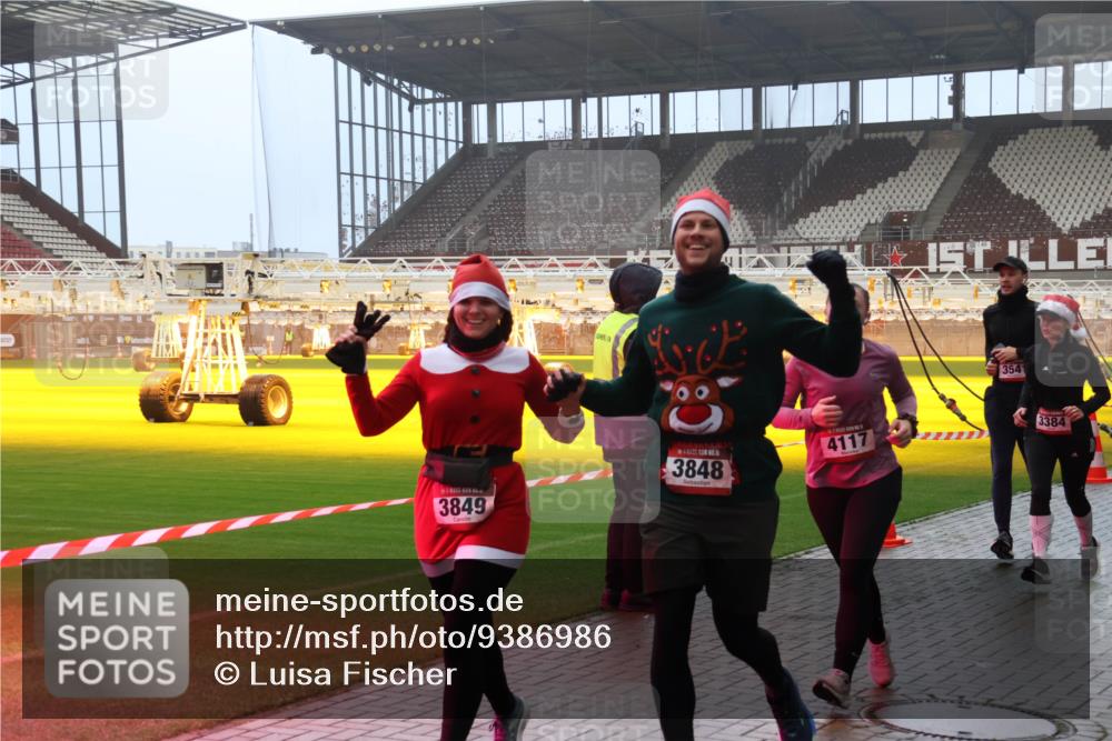 07.12.2025 - St. Pauli X-Mass-Run No. 15 Luisa Fischer http://msf.ph/oto/9386986 07.12.2025 10:21:46 Ziel 3849, 15, 3848, 4117, 3541, 3384, 149, 270, 1326, 1386, 1407, 1898, 1900, 2173, 2565, 2927, 2997, 3062, 3091, 3384, 3540, 3541, 3848, 3849, 3984, 3988, 4117, 4158, 4169, 4170, 4338 meine-sportfotos.de